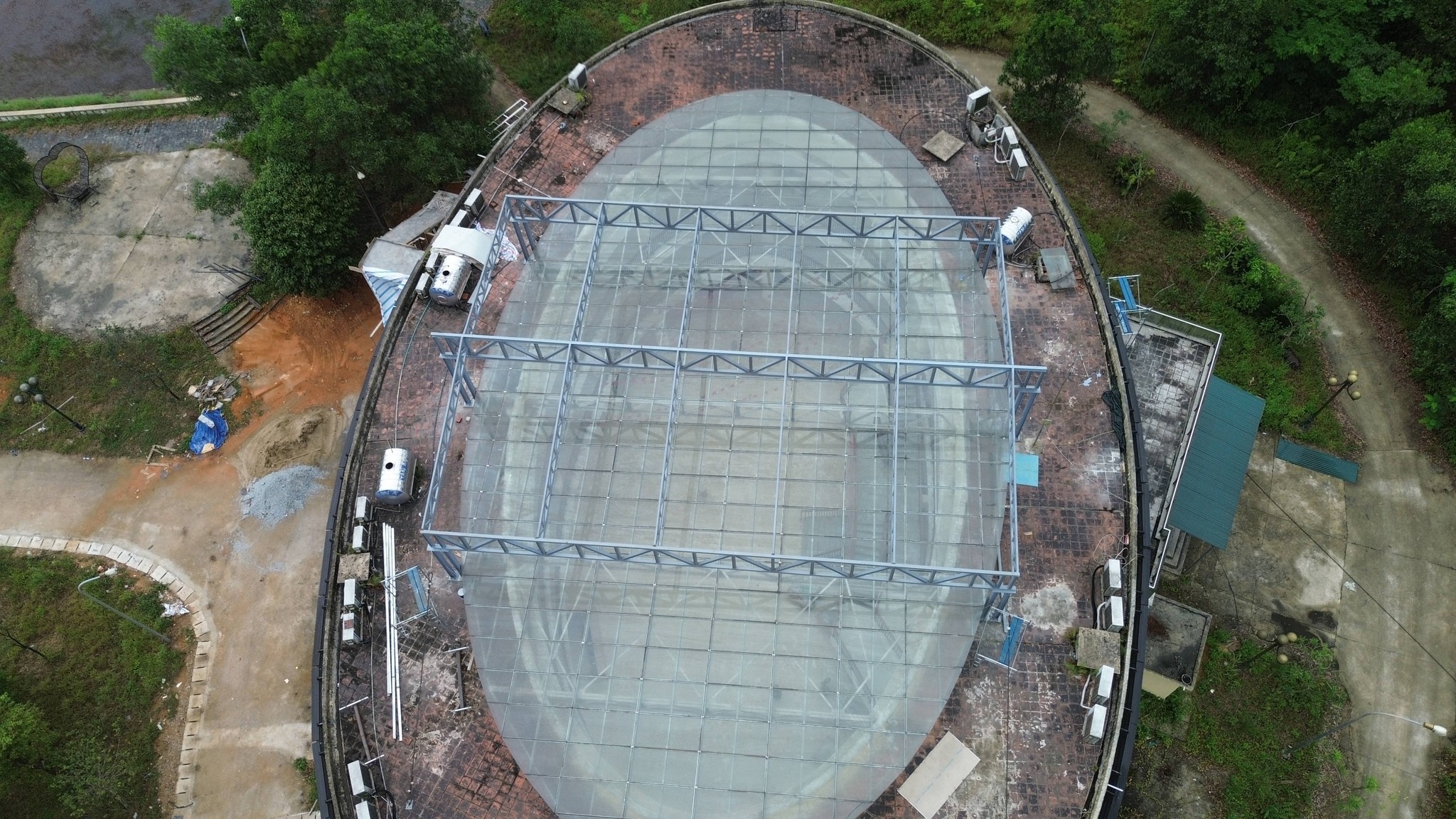 du-an-dien-mat-troi-53kwp-hybrid-tai-phong-dien-tp-hue-he-thong-khung-gian-chong-bao