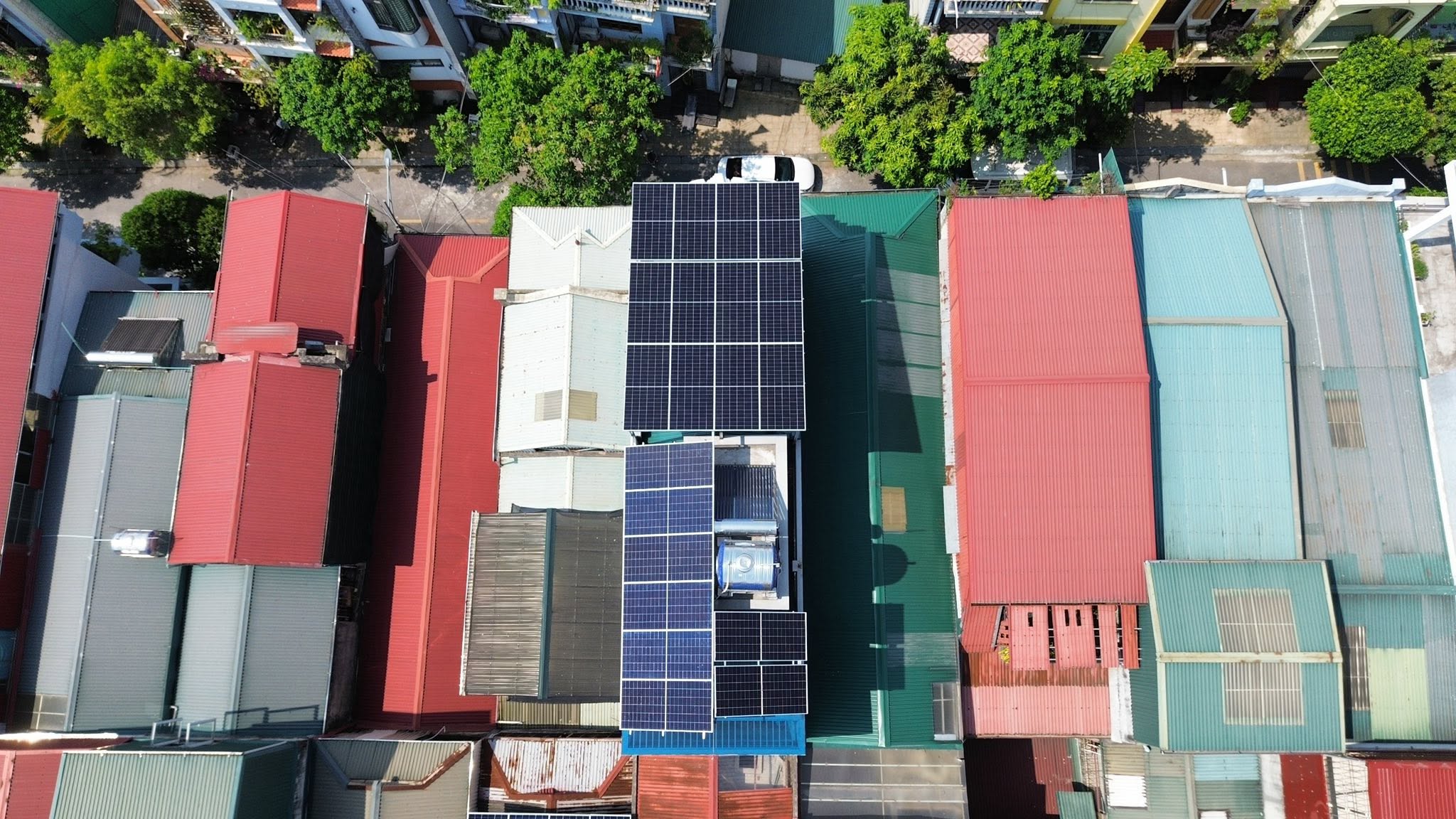 thong-dien-mat-troi-12-4-kwp-pin-luu-tru-40kwh-tai-phu-ly-ninh-binh