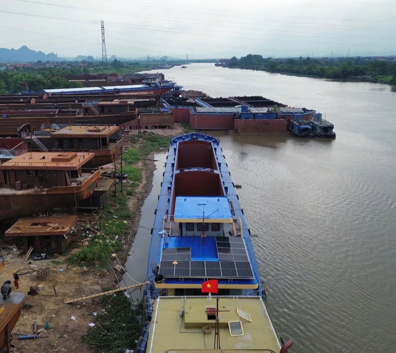 ban-giao-he-dien-mat-troi-7-44-kwp-tren-tau-song-day-ninh-binh-giai-phap-vang-tiet-kiem-10-trieu-tien-dau-moi-thang
