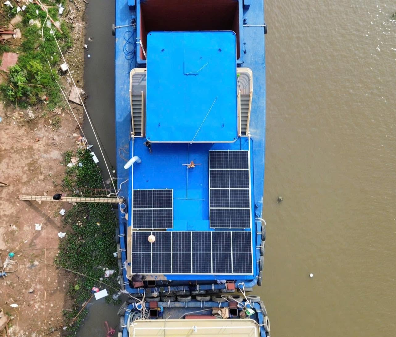 ban-giao-he-dien-mat-troi-7-44-kwp-tren-tau-song-day-ninh-binh-giai-phap-vang-tiet-kiem-10-trieu-tien-dau-moi-thang