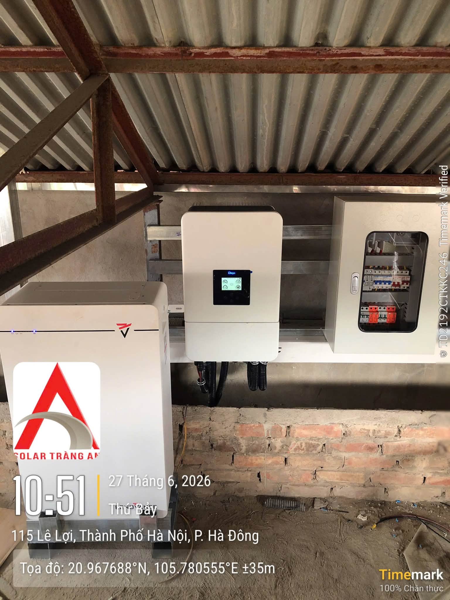 ban-giao-he-thong-dien-mat-troi-hybrid-11kwp-cho-shop-thoi-trang-kinh-doanh-khong-gian-doan-khong-lo-cup-dien