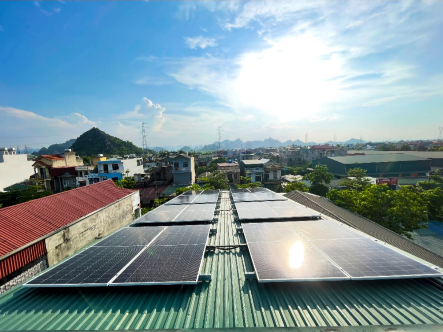 ban-giao-he-thong-dien-mat-troi-16-1-kwp-cho-dai-ly-tap-hoa-tai-kim-bang-ha-nam