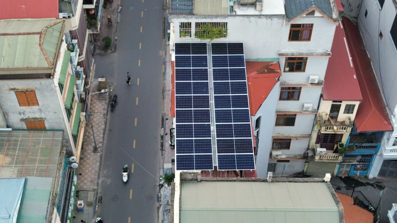 ban-giao-he-thong-dien-mat-troi-hybrid-11-16-kwp-tai-ha-dong-ha-noi