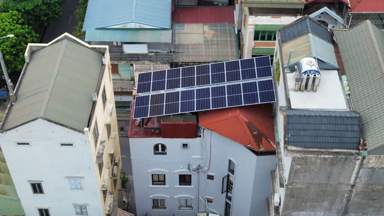 ban-giao-he-thong-dien-mat-troi-hybrid-11-16-kwp-tai-ha-dong-ha-noi