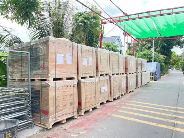 solar-trang-an-chinh-thuc-ve-container-tam-pin-longi-620w-loai-a-2-mat-kinh-tong-kho-gia-tot-nhat-khu-vuc