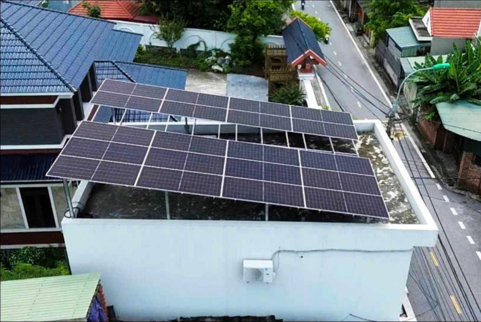 thi-cong-khung-gian-he-dien-mat-troi-hoa-luoi-12-4-kwp-tai-dong-trieu-quang-ninh